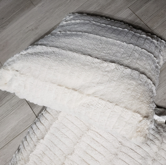 kohls Other - Kohls Furry white pillows soft like